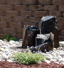 Brunnen Pumpe Naturstein Schwarz Weisser Kies Wasserspiel Garten Brunnen Garten Kiesgarten