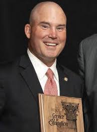 Frank Illes's Instagram, Twitter & Facebook