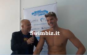 È la grande promessa del nuoto azzurro. Video Il Ritorno Dell Avatar Alessandro Miressi Al Salotto Acquatico Di Swimbiz Swimbiz