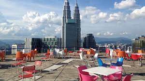 The menara standard chartered building stands in the golden triangle of kuala lumpur, formerly known as shahzan insas tower. Heli Lounge Bar Rooftop Bar In Kuala Lumpur The Rooftop Guide
