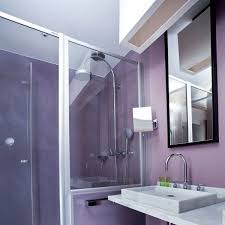 La salle de bain est une pièce très importante à l'intérieur de laquelle l'on se relaxe en même temps. Des Salles De Bains Colorees Pour Des Douches Ensoleillees Cote Maison