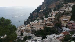 Castellammare, arenile corso Garibaldi utilizzato come un campeggio