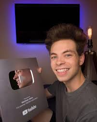 thanks @youtube now I'm gonna stare at myself all day instead of posting  more videos