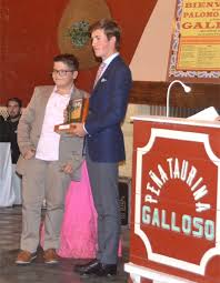 La entrega de premios de la Peña José Luis Galloso se remató con vuelta al  ruedo con el anuncio de que su museo taurino abrirá en Plaza Real