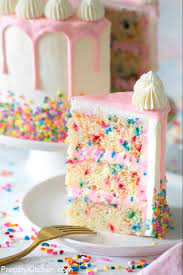 The Best Funfetti Cake A Moist Vanilla Cake Filled With Sprinkles Coated In Silky It In 2020 Kindergeburtstag Kuchen Madchen Einfach Lecker Beste Geburtstagskuchen