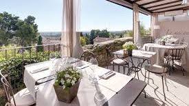 Les Toques Avec La Chef De La Maison De Celou A Chateauneuf De Gadagne Sandrine Sancier