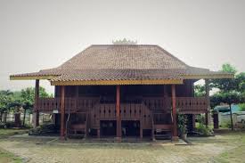 Jenis rumah adat lampung ke empat ialah rumah adat lamban pesagi. Rumah Adat Lampung Beserta Ciri Khasnya Gambar Lengkap