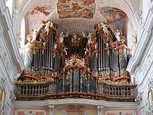 Die heutige orgel wurde 1903 von dem orgelbauer franz josef swoboda erbaut, das orgelgehäuse stammt von gottfried sonnholz und aus dem jahre 1751. Orgel Wikipedia
