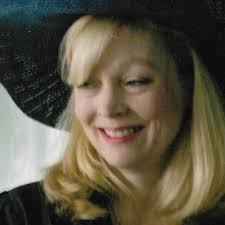 Finding Comfort with a Stray Cat After Loss