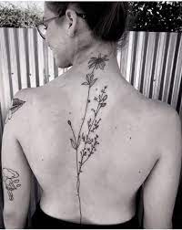 28 Delicate But Beautiful Spine Tattoo Designs For Women The Xo Factor Spine Tattoo Designs Spine Tattoo Spine Tattoos For Women