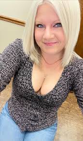 You can't live a positive life with a negative mind 🌺 🌸 Happy Friday!