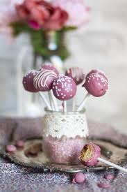 Tout ce dont vous avez besoin est de six ingrédients et 15 minutes et vous aurez six délicieuses friandises. Recette Cake Pops Citron Framboise Blog De Maspatule Com