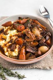 Mushroom Bourguignon Is The Ultimate Hearty Comforting Vegan Stew And It S Also Surprisingly Low Calor In 2021 Vegetarian Stew Stuffed Mushrooms Mushroom Bourguignon