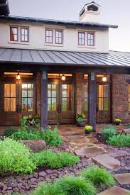 Rustic Texas Hill Country Home Blends With Old World Elegance Casarancho Frontis De Casas Fachada De Casa Casa Rancho