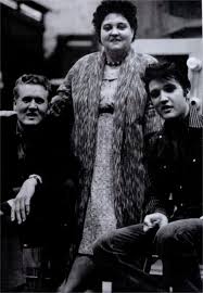 Oct 03, 2020 · in 2012, lisa marie featured keough and his siblings in a music video remaking presley's 1954 hit i love you because. lisa marie presley 'heartbroken' over death of son benjamin keough, elvis. Elvis With His Mother And Father On The Set Of Elvis Second Movie Loving You February March 1957 Elvis Presley Family Elvis Presley Photos Rare Elvis Photos