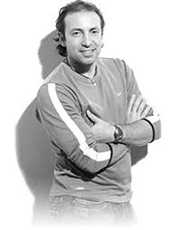 Philippe candeloro devient l'auteur de plusieurs livres qui traitent de sa passion pour le patinage artistique et de sa carrière professionnelle. Philippe Candeloro Ambassadeur Mediabat