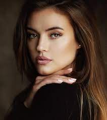 Given hazel is a mixture of brown and green, your options for wedding eye makeup are truly limitless. Make Your Hazel Eyes Pop With These 10 Stunning Eyeshadow Looks