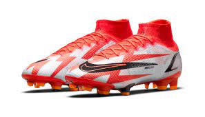 Shop for all your soccer equipment and apparel needs. Closer Look As Ronaldo Debuts Mercurial Superfly Cr7 Spark Positivity Soccerbible