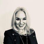 Mona Cantrell's Instagram, Twitter & Facebook