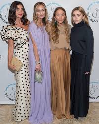 When is a sweater even a sweater? Mary Kate And Ashley Not Identical Twins Definitely Identical Dressers Popsugar Olsen Fashion Olsen Twins Style Fashion