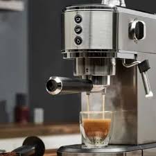 Vorig jaar kwam ruim 20 procent van de koffie die we thuis dronken uit cups. Lidl Nespresso Machine