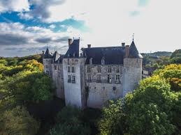 Chateau De Saint Brisson Sur Loire Saint Brisson Sur Loire Tourisme Loiret Les Chateaux De France Loire Chateau
