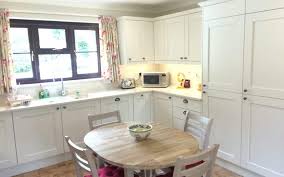 Light grey kitchen with white quartz worktops farnborough. Blog Panelven Kitchens
