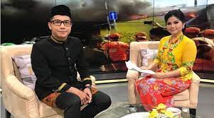 Bahkan, antusiasme masyarakat untuk memakai kebaya dan kain hal itu menunjukkan bahwa kebaya dan kain sebagai busana tradisional tak hanya digemari oleh mereka yang usia dewasa, namun juga di. Peringati Hari Kartini 8 Artis Indonesia Ini Cantik Pakai Kebaya