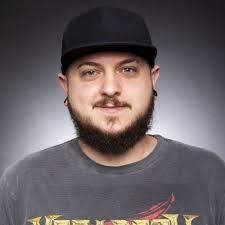 🌸 Last week, we took over the Riot Games Arena to host 50+ EMEA creators… 