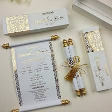 Diseno Personalizado Hecho A Mano De La Elegancia Lamina De Oro Real Invitacion De Pergamino Impreso Invitacion De Boda En Relieve En Caja Impresion De Lami In 2020 Embossed Wedding Invitations