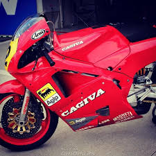 Baik yamaha tzm 150 maupun honda nsr 150 sama sama lebih punya taste deh… tidak salah kalau kedua motor ini disebut juga dengan kolektor items… sekarang ini cukup sulit mendapatkan yamaha tzm 150 dengan kondisi yang masih kinyis kinyis seperti pada foto di atas… 7 Tzm Ideas Yamaha Motorcycle Bike