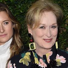 The us actress, born mary louise streep on june 22, 1949, has been recognized with over 150 establishing herself as a leading hollywood actress by the end of the 1970s, meryl streep is one of. Meryl Streep Ihre Tochter Lasst Sich Scheiden Nach Nur 42 Tagen Ehe Bunte De