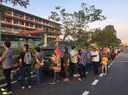 沙登岭华文小 s.j.k (c) bukit serdang. Puchong Voters Can T Wait To Cast Their Votes Arrived As Early As 6am