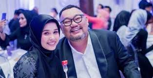 Gedik tapi comel emma maembong ni. Video Kontroversi Buka Tudung Michael Ang Akui Marah Maki Emma Maembong