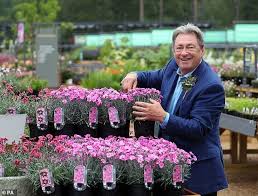 Alan Titchmarsh Mbe Gardeners Unearthed In 2020 Alan Titchmarsh Chelsea Flower Show Chelsea Flower