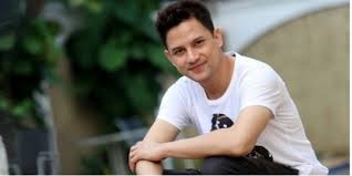 Lucky perdana adalah seorang aktor indonesia yang lahir di banyuwangi, jawa timur pada 8 april 1986. 6 Potret Rumah Sederhana Lucky Perdana Bak Markas Karakter Gundam Merdeka Com