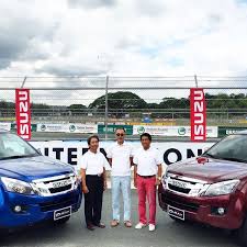 We Re At The Clark International Speedway For The Launch Of The 2015 Isuzu Dmax We Ll Be Driving On Tarmac And Dirt Today 4x2 4x4 Ally Suzu Speedway 4x4