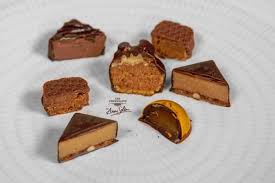 Tout Le Monde Adore Le Chocolat Et Rares Sont Ceux Qui Arrivent A Ne Pas Craquer Devant Une Jolie Boite Ou Un Carre De Chocolat Env Food Desserts Brownie