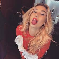 Spevák Justin Bieber je zaľúbený až po uši: TÁTO krásna modelka mu cez  víkend povedala svoje ÁNO!