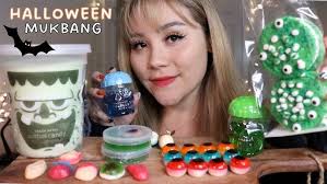 ASMR Halloween Candy Mukbang 🎃🦇🍬 Edible Slime, Gummy Eyeballs, Popping  Candy + more!
