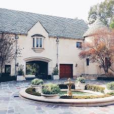We All Know Our City Is Synonymous With The Entertainment Industry But With The Mtv Movie Awards This Weekend It S Filming Locations Movie Locations Mansions