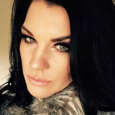 Louise batchelor (@peachespippin)