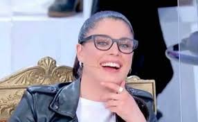 Ecco le anticipazioni della puntata. Uomini E Donne Anticipazioni Samantha Curcio Rimane Senza Corteggiatori
