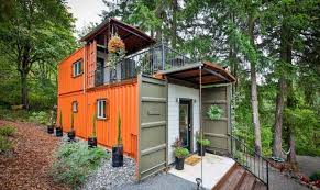 Hersteller von tiny houses (on wheels), also mobilen häuschen, finden sie ab sofort in unserer separaten anbieterliste für tiny houses. Ein Ehepaar Hat Zwei Container In Ein Originelles Mini Haus Verwandelt Es Ist Klein Aber Mit Allen Annehmlichkeiten Ausgestattet Curioctopus De