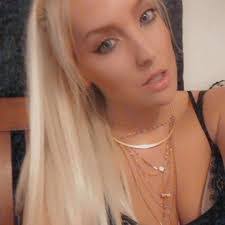 Dana Dabney's Instagram, Twitter & Facebook