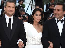 Ce 20 décembre, leïla bekhti a prouvé une nouvelle fois que chez elle l'amour se déclare avec beaucoup d'humour. Leila Bekhti Coachee Par Bodyhit Bodyhit