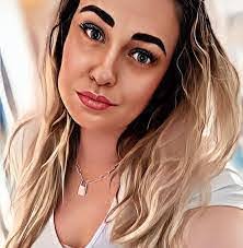 Angela Harb's Instagram, Twitter & Facebook