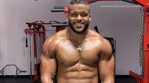 Want to know more about aaron donald's family? Aaron Donald Rams All Pro Tackle Grinding Every Single Day Ready For Season Abc7 Los Angeles