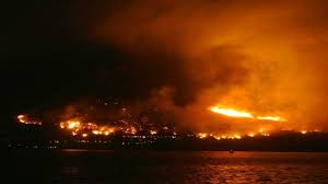 The city of cape town's fire and rescue services is battling a runaway fire at rhodes memorial, which has reached the university of cape town. Capetownfire Capefire Live Footage Of A Massive Fire In Cape Town South Africa Youtube