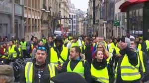 Si le nombre de participants a diminué, une centaine de personnes étaient encore à bruxelles. Vers Un Acte Iii Samedi Prochain A Paris Un Porte Parole Des Gilets Jaunes Dement Lci
